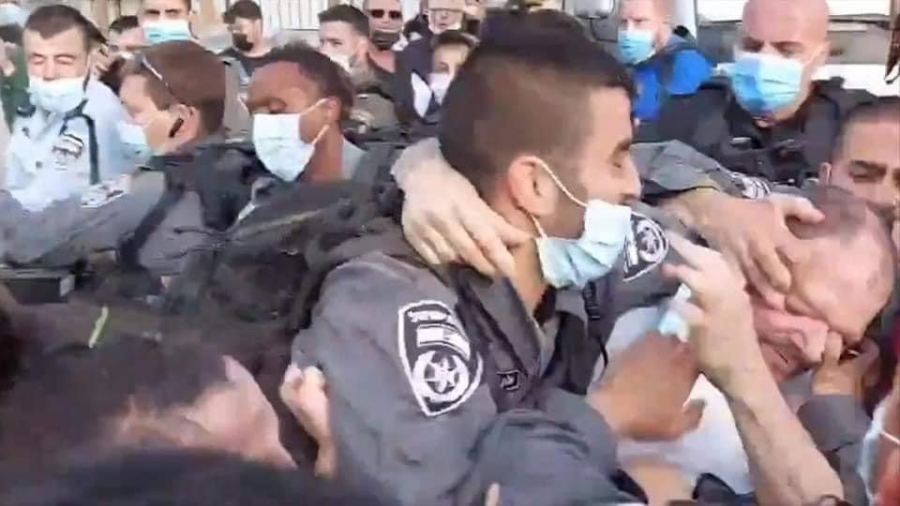 كسيف يقدم شكوى ضد الشرطة: 